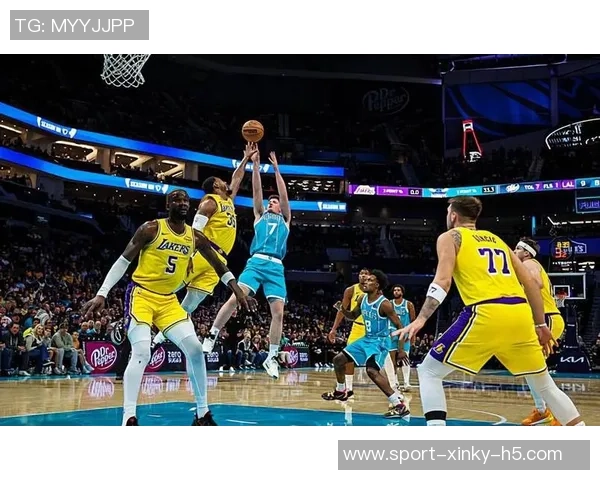 克尼佩尔首节火力全开6中5狂砍16分三分球完美4投全中展现超强状态 克尼佩尔首节火力全开6中5狂砍16分三分球完美4投全中展现超强状态